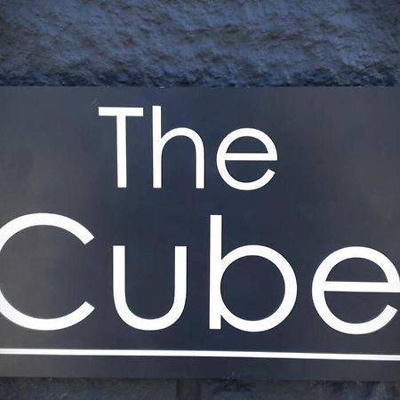 イフラクームThe Cube At No. 21. Modern & Stylish Getaway.アパートメント エクステリア 写真